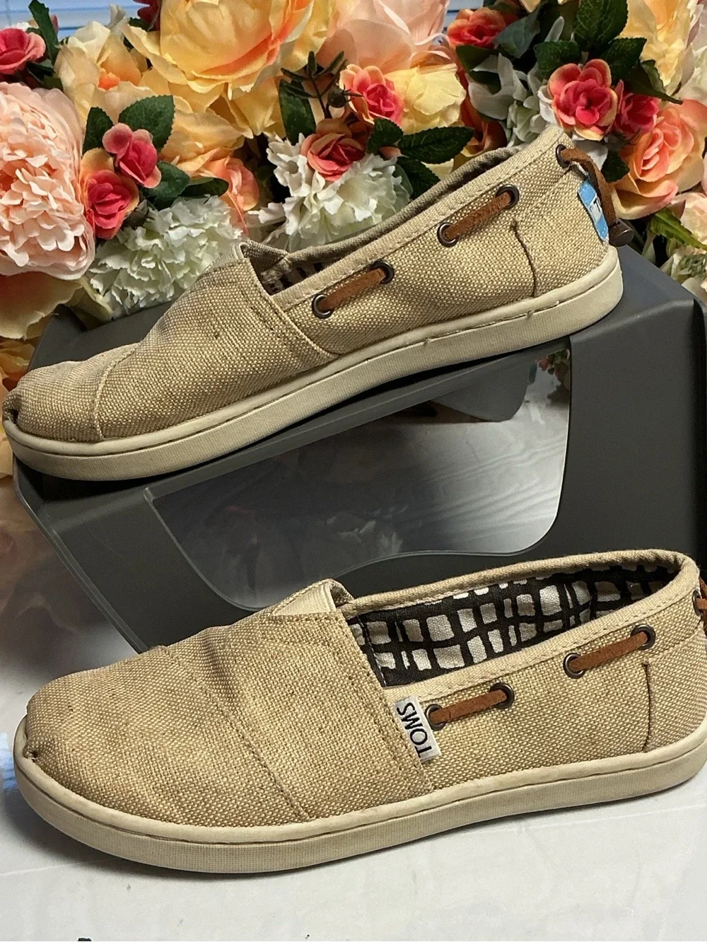 TOMS Youth Size 2 Classic Slip On Shoes Beige Canvas Boat Shoe One for One